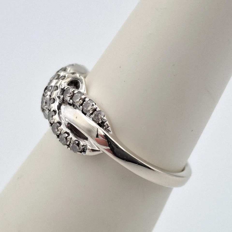 Anillo LeVian 14K Vainilla Oro Blanco Redondo Diamante Cinta Nudo Arco Tamaño (CP4008045) Foto 4 de 4