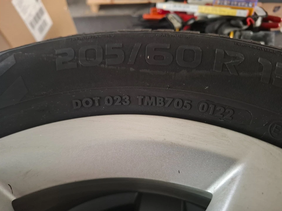 15'' Alufelgen Allwetterreifen Audi A3 8L 5x100 205 60 8L0601025F - Bild 4 von 4