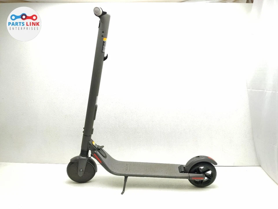 Электрический кикскутер Ninebot Segway ES2 15,5 миль/ч 300 Вт с зарядным устройством б/у - Изображение 2 из 4