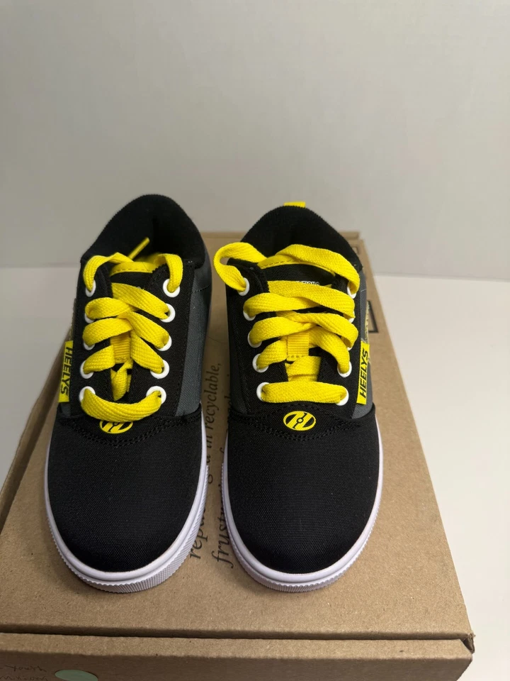 Zapatos Minions .8060 negros/amarillos EE. UU. 12 jóvenes Foto 3 de 4