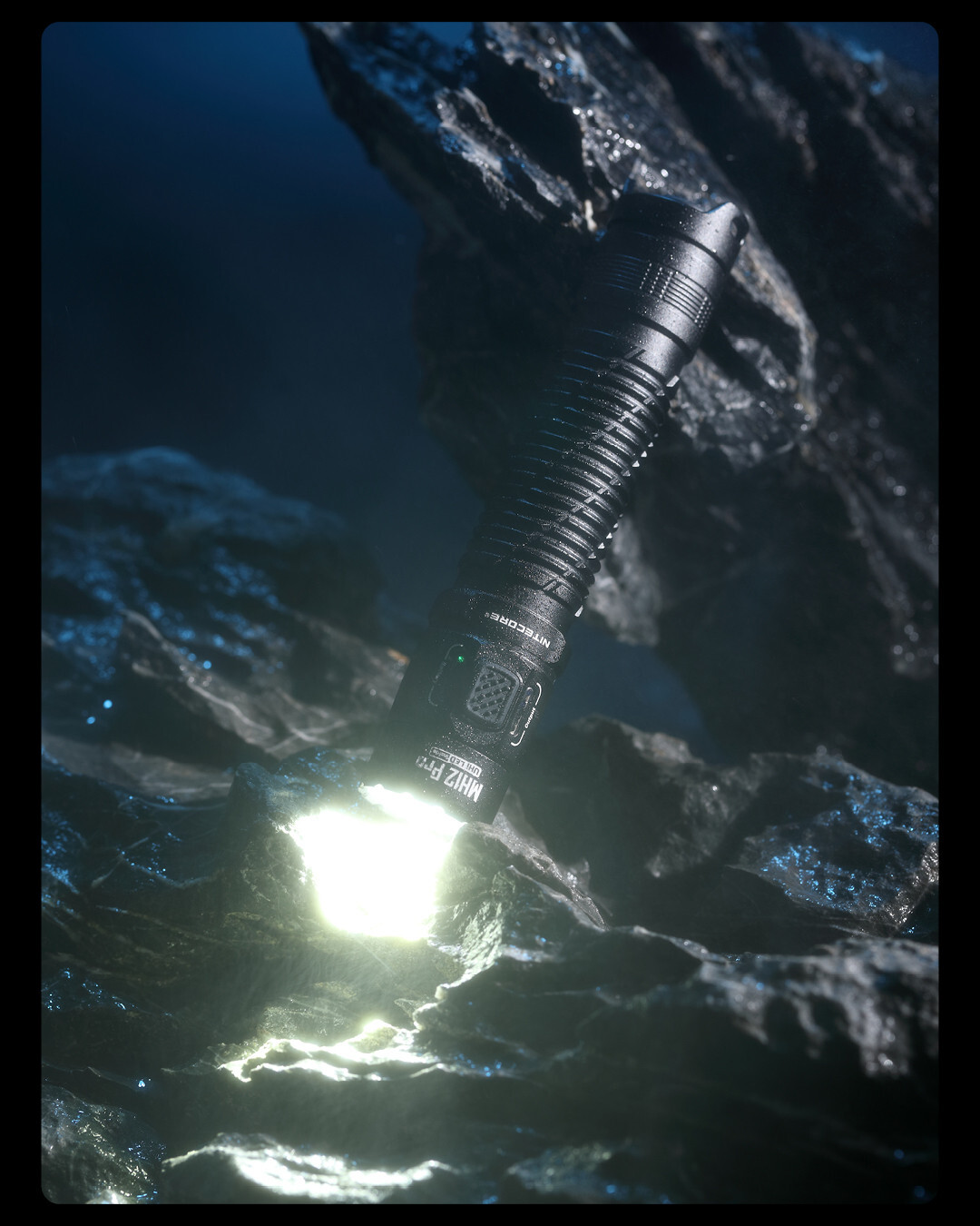 NITECORE MH12 PRO 3300 lumen flashlight with dual status display lights - Picture 2 of 11