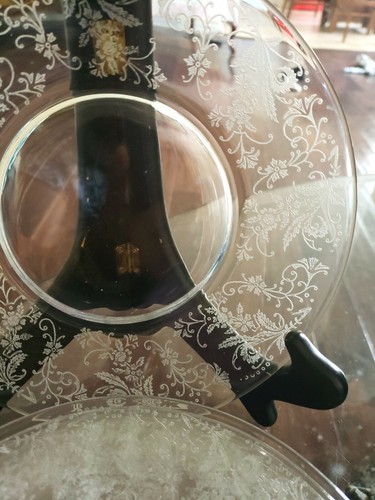 6 ELEGANT OLD VINTAGE 1940'S HEISEY ETCHED DESSERT OR LUNCHEON PLATES - Picture 3 of 4