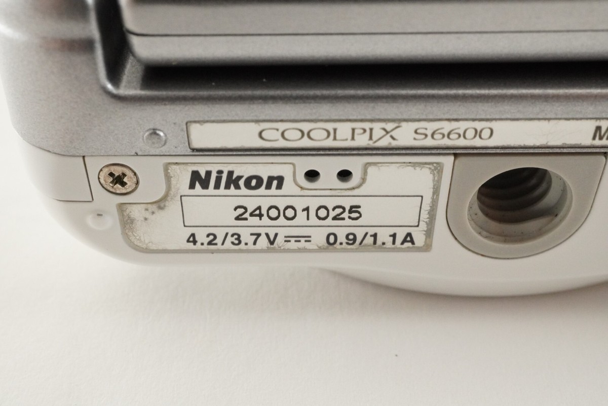 Nikon COOLPIX S6600 White & 4GB SDHC Card Digital Camera Nikon COOLPIX S6600 White & 4GB SDHC Card Digital Camera