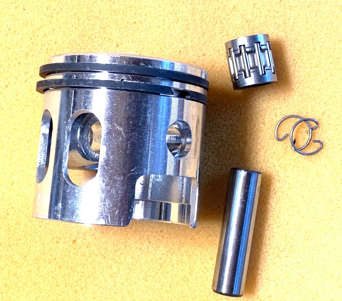 IRON SLEEVE cylinder W/ REED 47MM PISTON FOR 80cc GAS Motorized