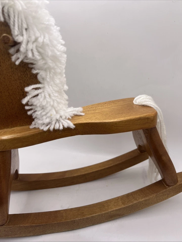 Muñeca de madera tamaño caballo mecedor pony hilo blanco melena roble juguete para niños 11" de alto Foto 3 de 4