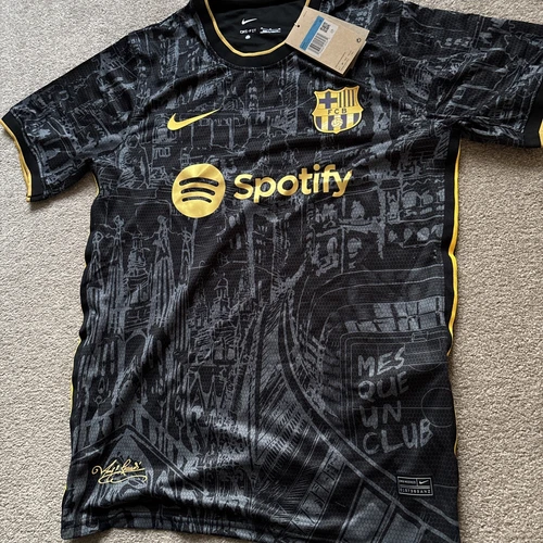 Football Shirt Men’s Medium