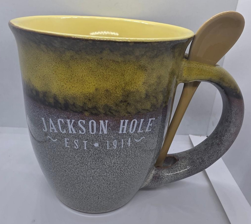 JACKSON HOLE WYOMING EST 1914 MUG 18 OZ CUP W/SPOON GREEN GRAY YELLOW 4.75"TALL