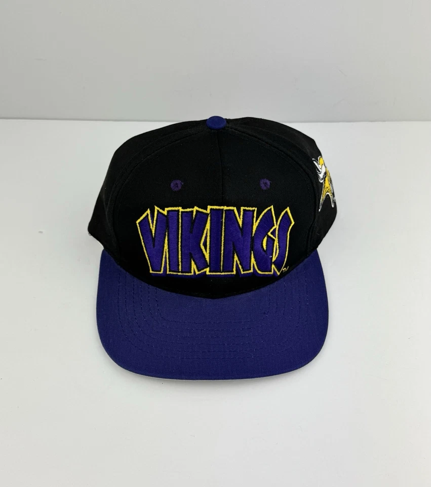 Gorra gorra vintage de los 90 NFL Minnesota Vikings texto burbuja cómic Snapback Foto 3 de 4