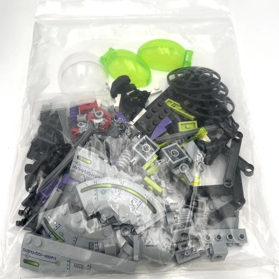 Lego Alien Conquest 7065 Mothership 7067 7049 7050 7051 7052 UFO Aliens Figures - Image 3 of 4