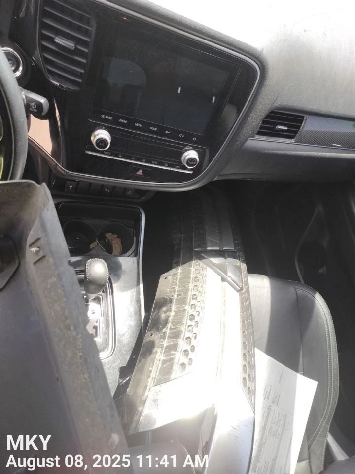 MONTAJE PALANCA DE CAMBIOS TRANSMISIÓN MITSUBISHI OUTLANDER 2020 Foto 3 de 4