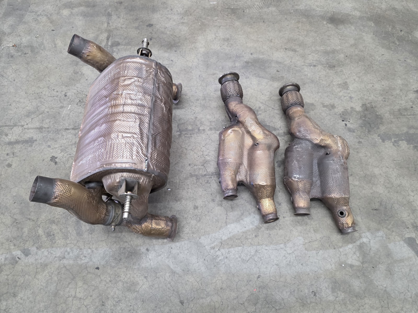 LAMBORGHINI AVENTADOR SVJ EXHAUST MUFFLER CATALYTIC OEM 07M131778E 07M131777G