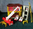 VTG Fisher Price  Little People Play Family Fire Station 928 COMPLETE- EX