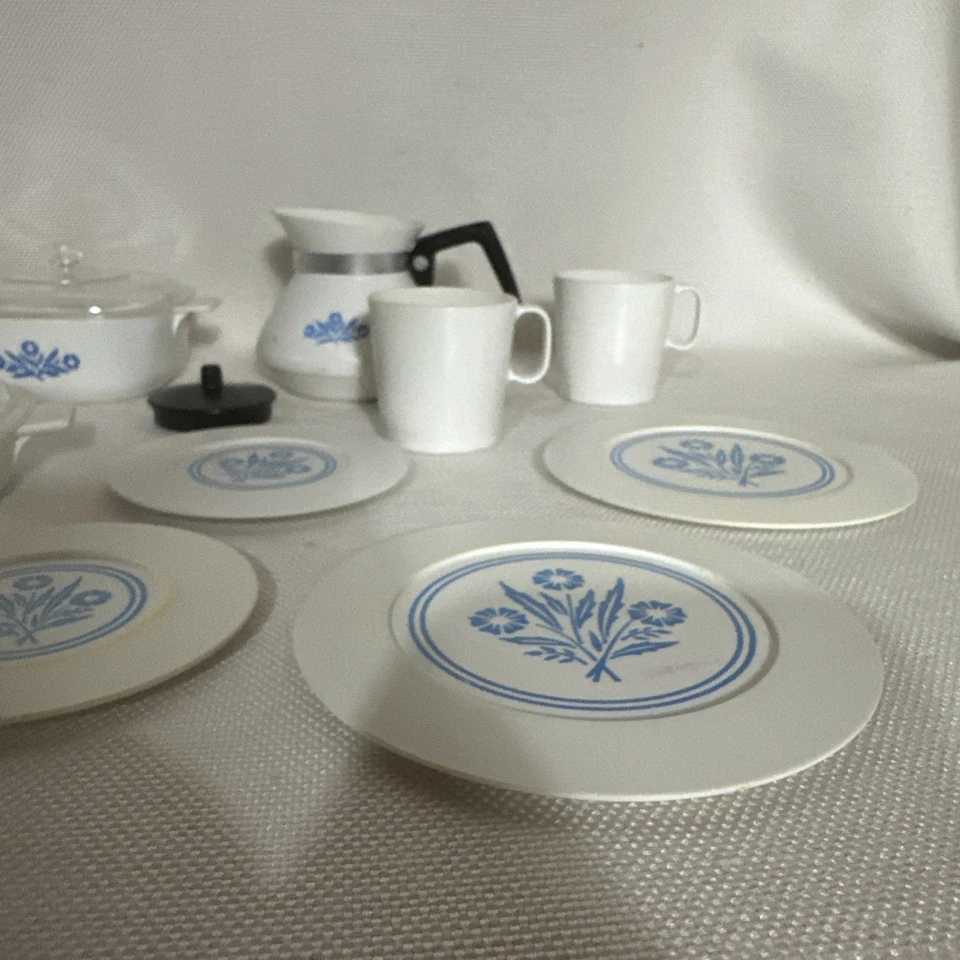 17 piezas. Juego infantil vintage de plástico aciano azul Corning Ware Foto 4 de 4