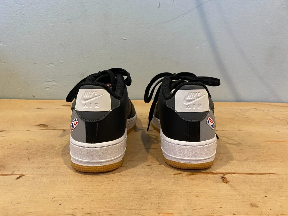 Zapatilla deportiva Nike Big Kid's Air Force 1 LV8 NUEVA SIN ETIQUETAS/B negra gris lobo, talla 6,5 Y Foto 4 de 4