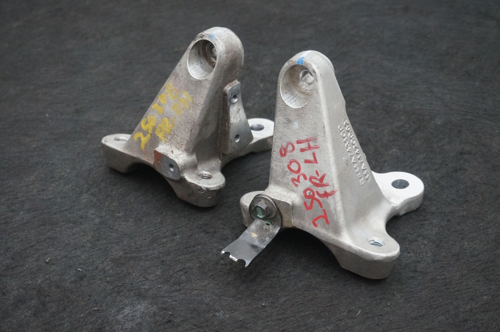 Set 2 Front Left & Right Strut Shock Mount OEM 11A7431CP McLaren 650S 2015