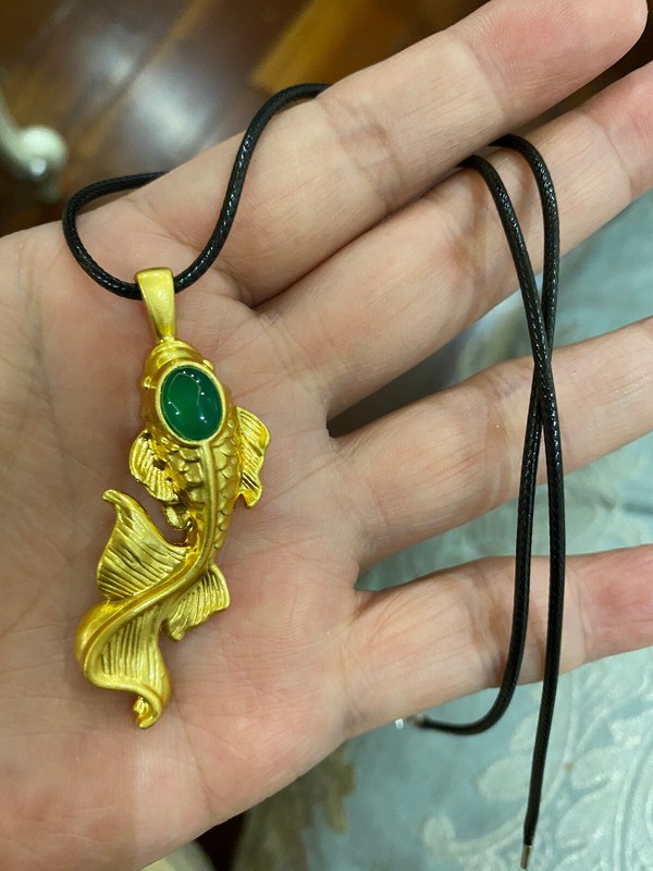 NEW*RARE*GORGEOUS GREEN CARNELIAN JADE天然玛瑙绿玉银镀金GOLDS925 GOLDFISH LEATHERNECKLACE