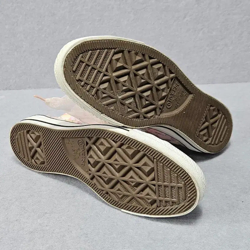 Converse Chuck Taylor High Top Sneakers - Silver Star, Size 260 thumbnail 9