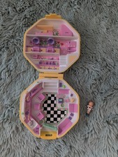Vintage Polly Pocket Hair Salon Playset - 1 Doll