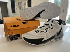 lebron witness VII performance basketball or volleynall womens shoes sz 10