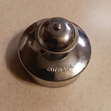 The Pampered Chef 3.5” Cut-N-Seal Pastry Sandwich Maker Press Kitchen Gadget