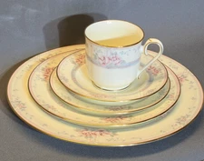 Magnificence Dinner Service Set by Noritake