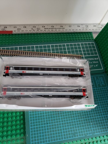 MINITRIX N 13708 2 REISEZUGWAGEN BOXED SET SBB CFF FFS SPUR N SCHWEIZER SPUR N | Condition: Used