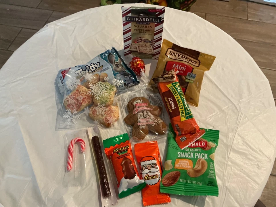 Caixa de presente Snack Attack - pacote de cuidados universitários ou militares, meias de enchimento - Imagem 2 de 4