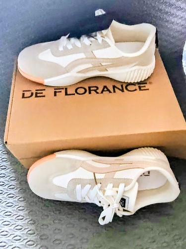 De Florence Sneakers Women 7.5 NWT  w Box