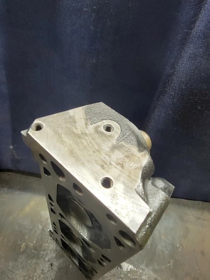 Jeep Cherokee GM OHV V6 1982-1986 2,8 L culata fundida # 14054877   			 Foto 4 de 4