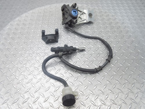 Lote de línea de soporte de pinza de cilindro maestro de freno trasero Yamaha YZFR1 R1 2000 00-01 - Imagen 5 de 9