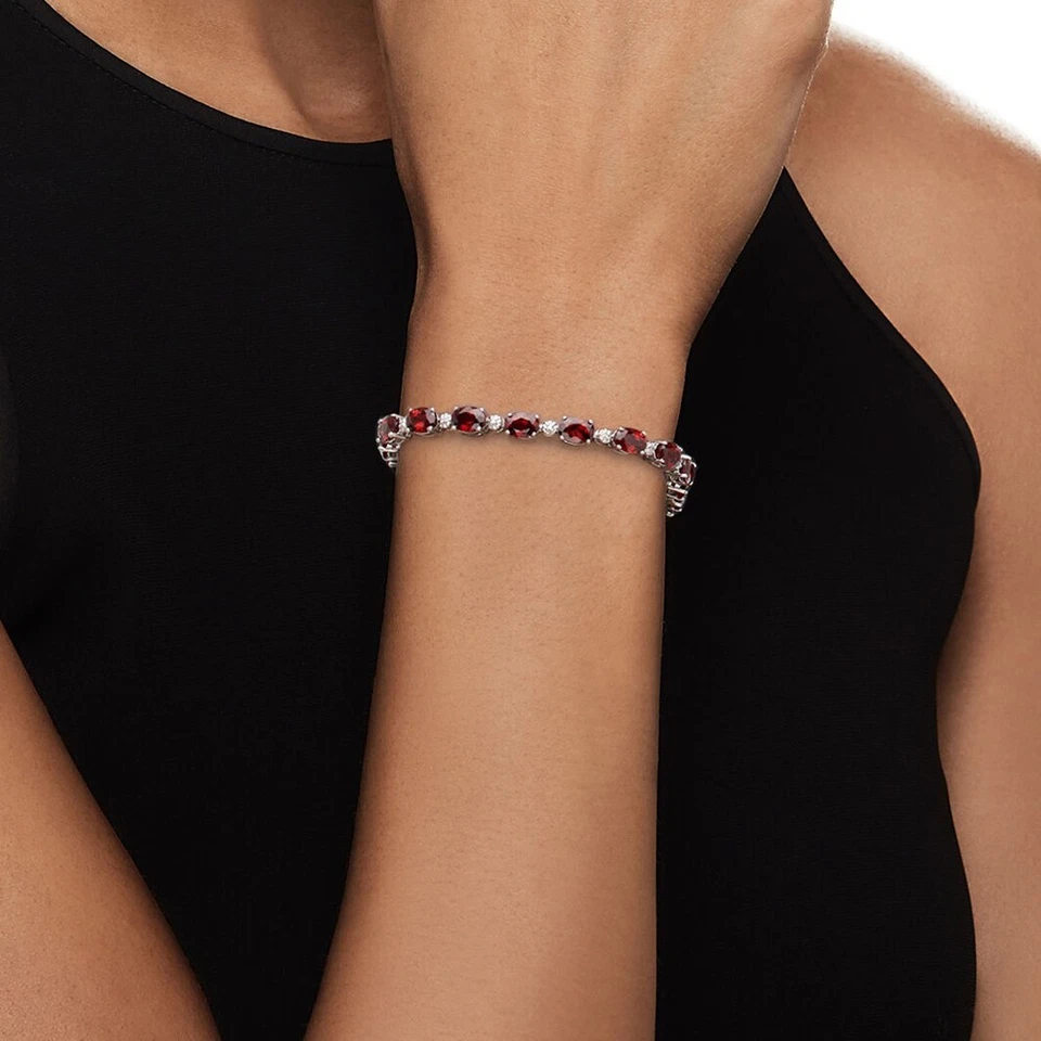 Brazalete de tenis para mujer 15 quilates corte ovalado granate y diamantes enchapado en oro blanco de 14 quilates Foto 2 de 3