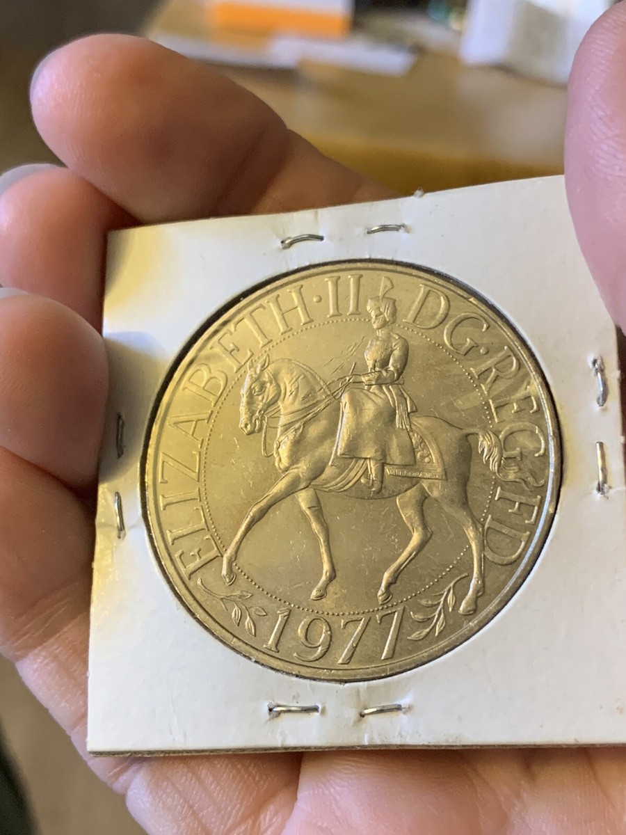 1977 Queen Elizabeth II Silver Jubilee Commemorative Coin 25 New