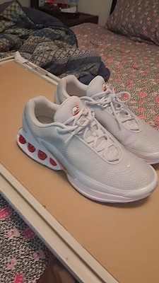 Mens Nike DN Sneakers Size 11 Light Gray and Red Great Condition