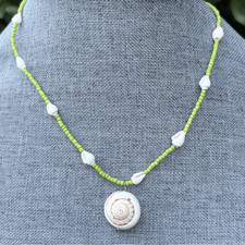 NWT New Urban Outfitters OU Shell Green Beaded Necklace Ocean Seashell Beach