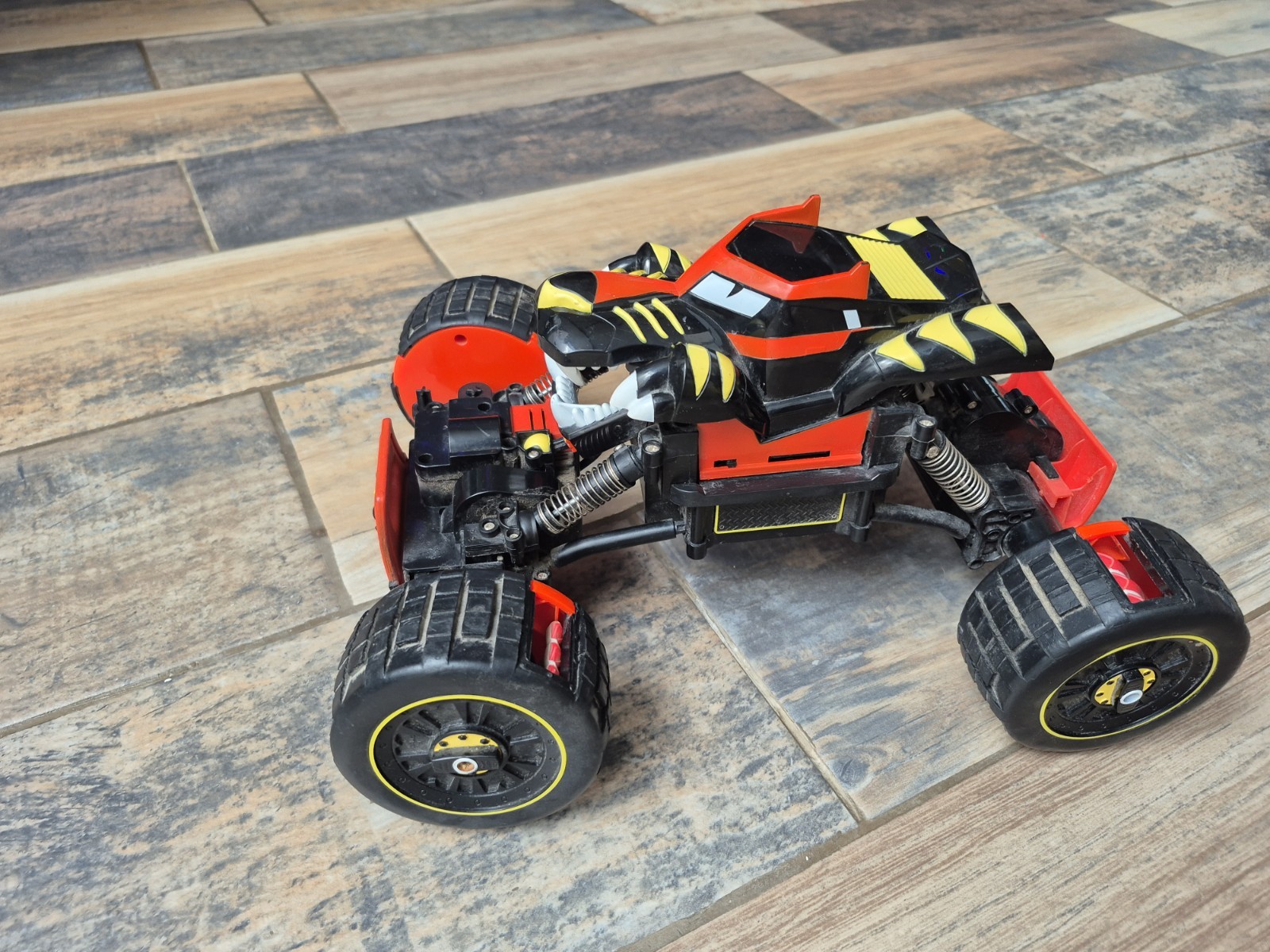 . Claw Climber Tiger 4x4 No Remote Control  Read