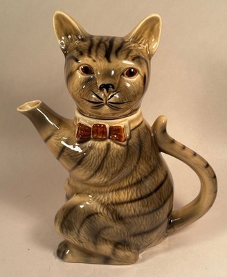 H.J. Wood Pussy Foot Cat Teapot, England