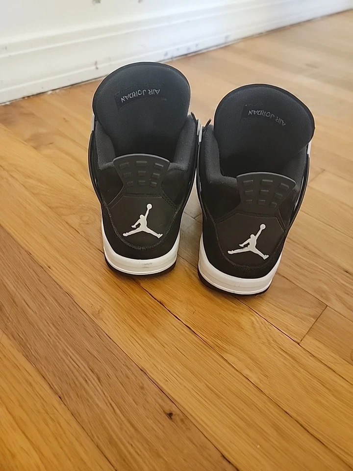 Zapatillas Jordan 4 Thunder blancas talla 5,5 años Foto 2 de 4