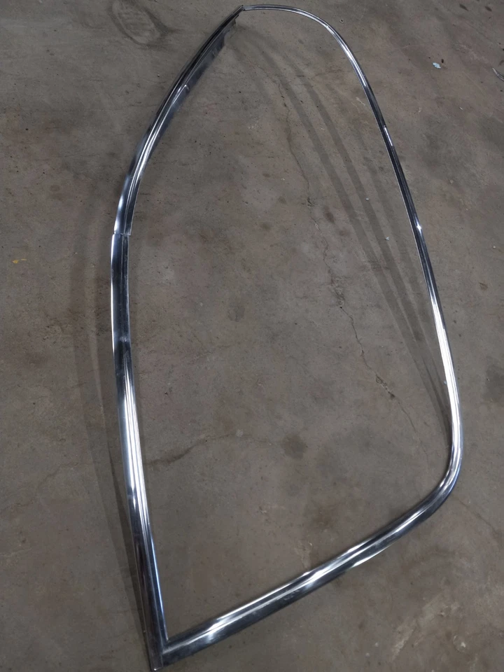 💥 1975-1980 AMC PACER LH Cuarto Trasero Ventana Juego Moldura OEM BONITO Cromo Foto 3 de 4