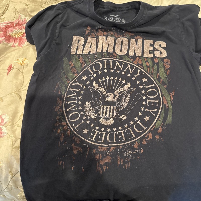 Official Ramones TOMMY JONNY JOEY DEE DEE Punk Rock World Tour T-Shirt Men’s Sm