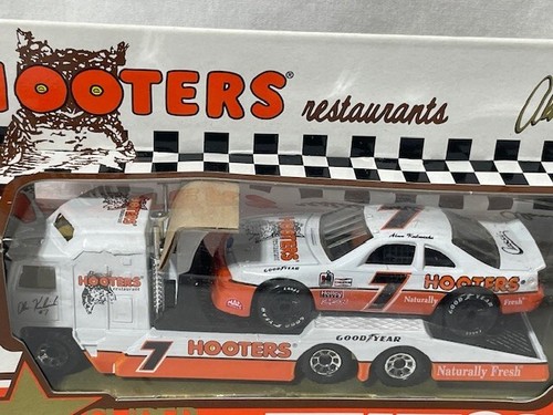 1992 Matchbox Super Star Team Convoy #7 Alan Kulwicki Hooters, 1/87 - Picture 2 of 4