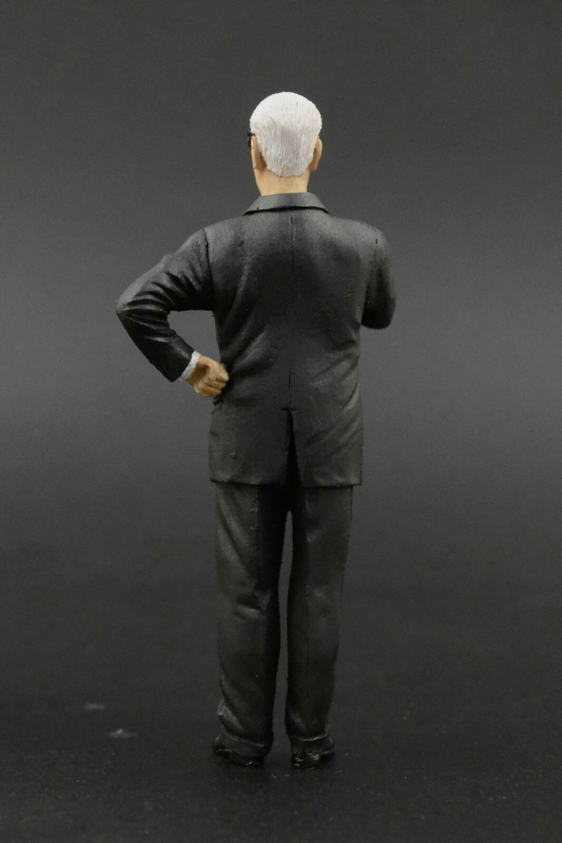 Enzo Ferrari (3) sitting Figure pour 1:18 CMC 500 F2 250 GTO