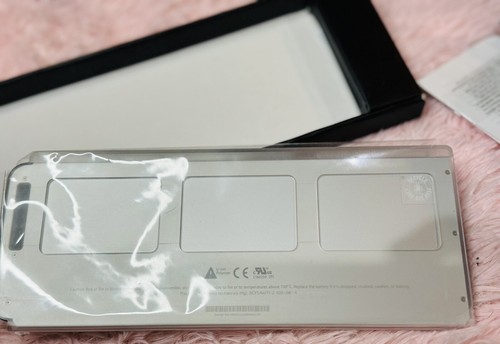Apple MacBook Rechargeable Battery Model A1260 - Picture 3 of 4