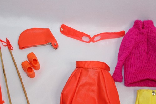 De colección Barbie La Escena de Esquí Pantalones Suéter Chaqueta Esquís #1797 Solo Falta Percha - Imagen 6 de 6