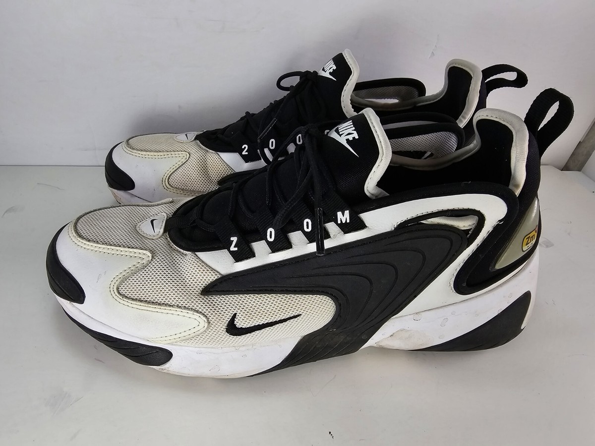 zoom 2k white black