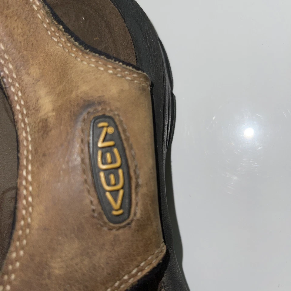 男式 Keen 防水皮革运动凉鞋 9 码闭趾。 二手状况完好! — 第 3/4 张图片