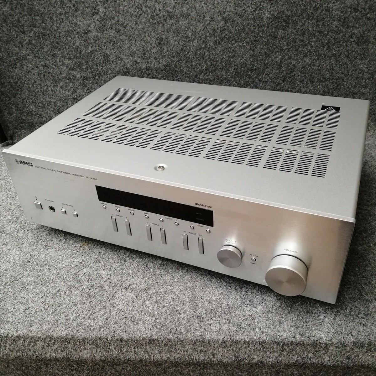 Yamaha R-N303 Network Stereo Receiver Bundle Remote