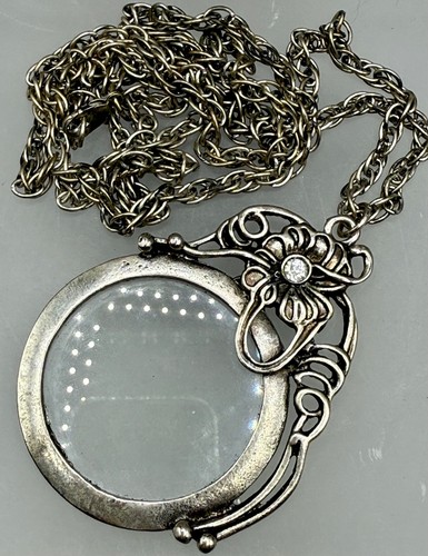 VINTAGE NACHLASS SILBERFARBENE VERZIERTE LUPE KETTE ANHÄNGER HALSKETTE 30"