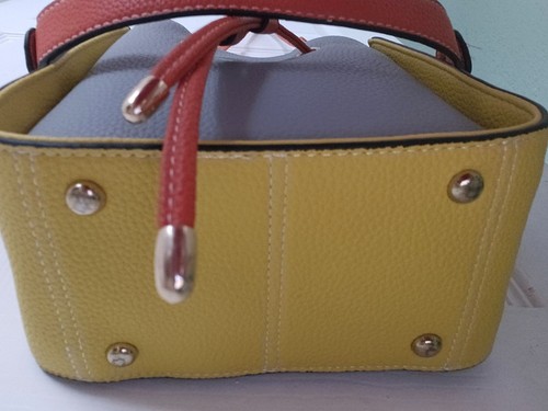 Borsa a secchiello Colorblock con tracolla regolabile e chiusura con coulisse corpo a croce - Foto 19 di 22