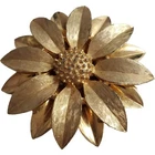 SARAH COVENTRY Vintage Goldtone Daisy Flower Pin Brooch Costume Jewelry