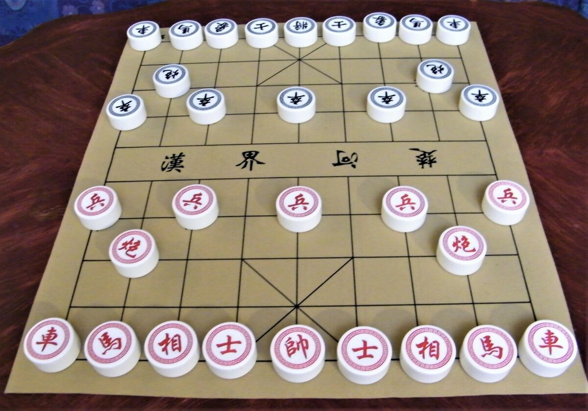 XIANGQI (CHINESE CHESS) 4.2 cm PIECES, 20 inch FAUX SUEDE PLAYING MAT (878)